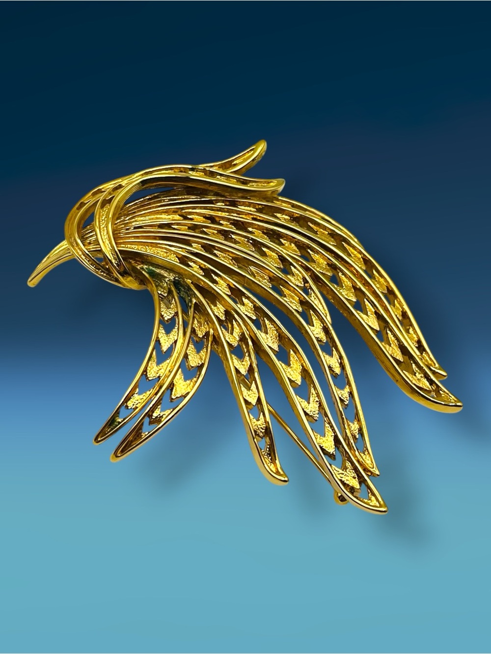 Vintage Monet Gold Tone Openwork Feather Plume Leaf Spray Statement Brooch